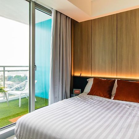 Azure Urban Beach Resort Manila By Radlett Екстер'єр фото