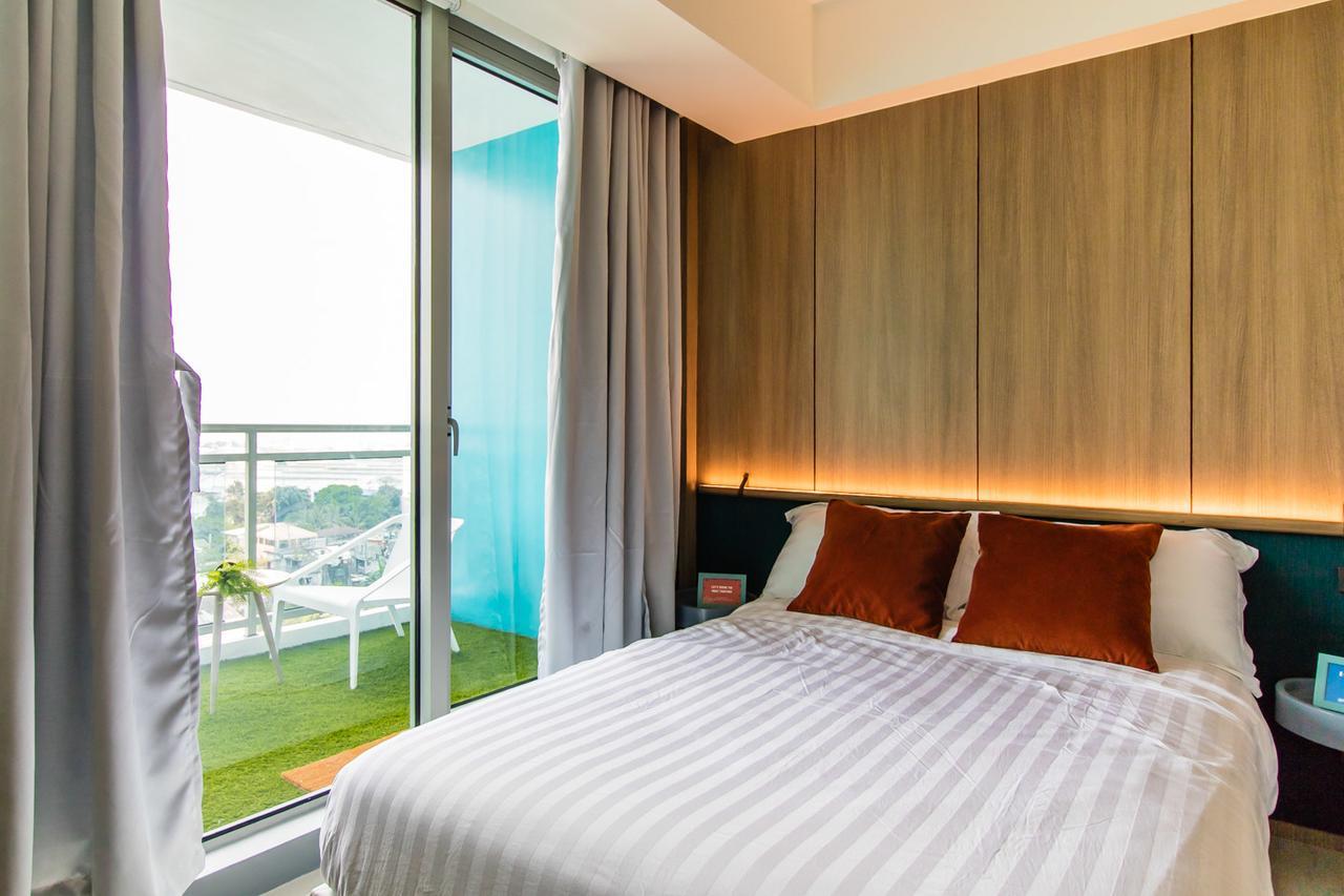 Azure Urban Beach Resort Manila By Radlett Екстер'єр фото